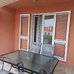 With 2 Terrace Apartman