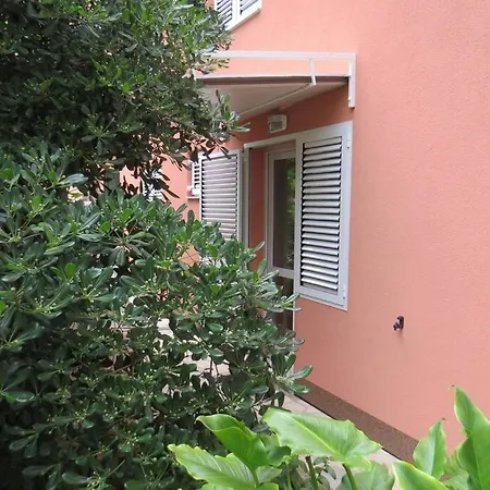 Apartman With 2 Terrace Cres
