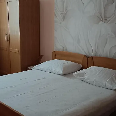 With 2 Terrace * Cres