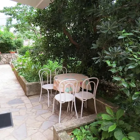With 2 Terrace קרס