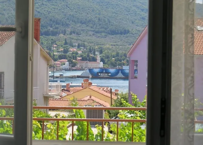 With 2 Terrace Apartament Cres