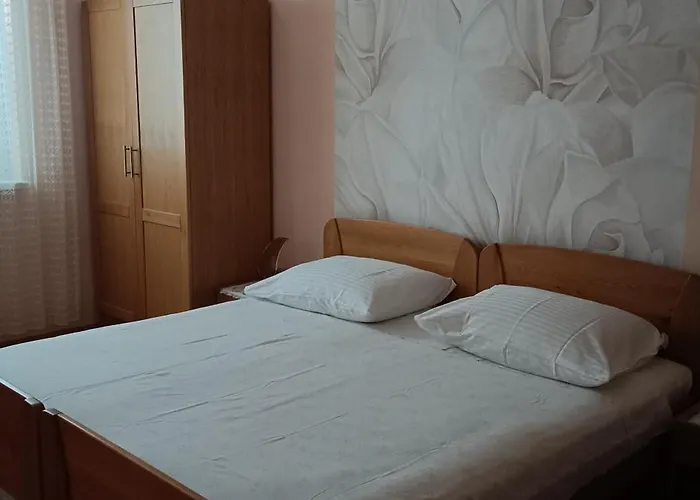 With 2 Terrace * Cres